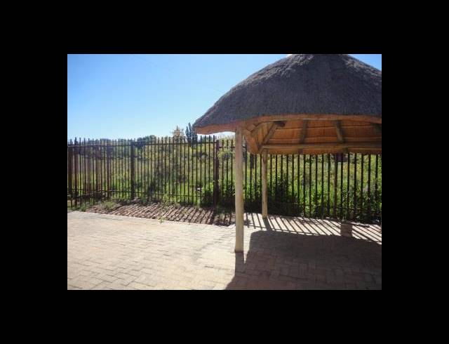 2 BEDROOM TOWNHOUSE FOR SALE IN LADYBRAND